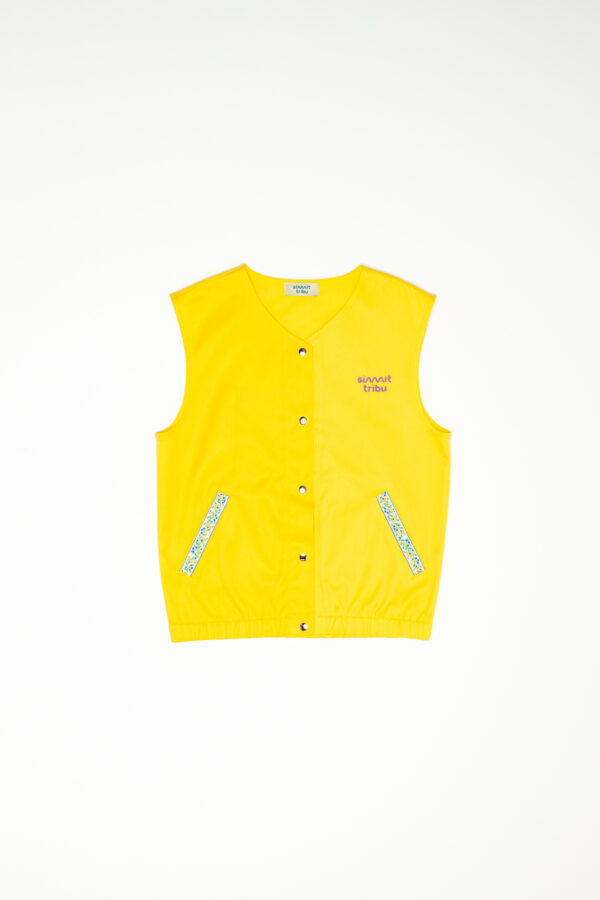 Yellow sleeveless vest in upcycled fabric_Bonn_product_front